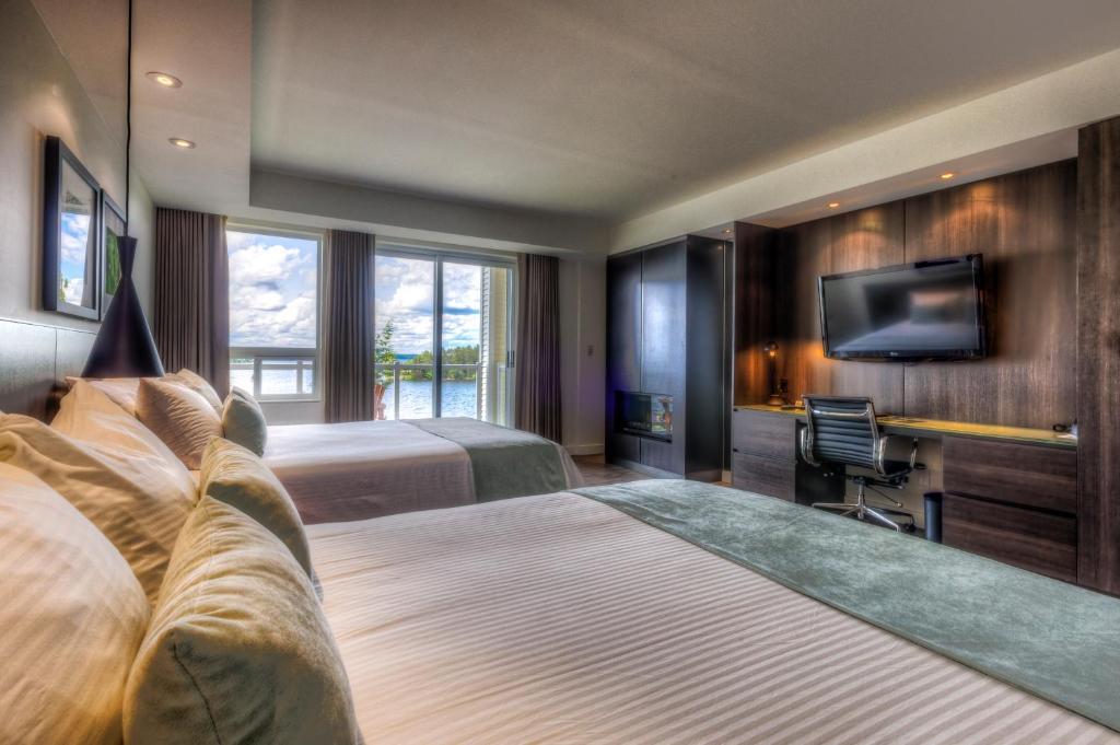 Taboo Muskoka Hotel Gravenhurst Bagian luar foto
