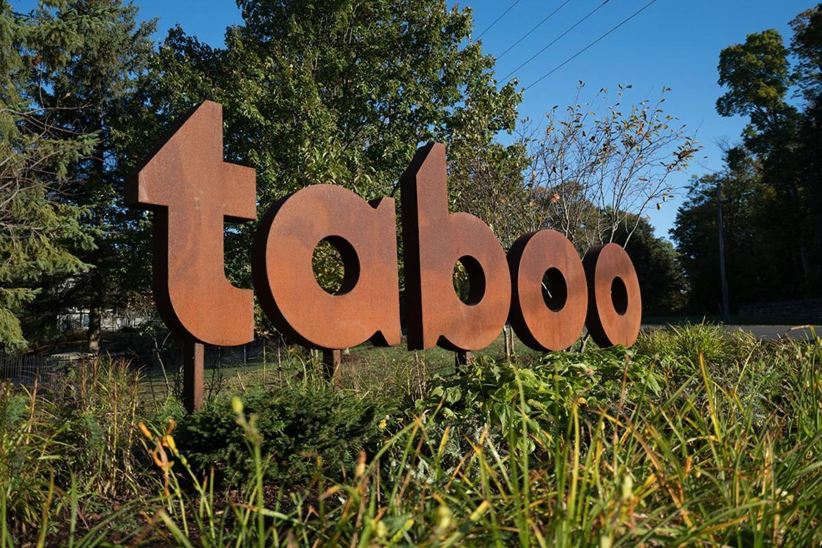 Taboo Muskoka Hotel Gravenhurst Bagian luar foto