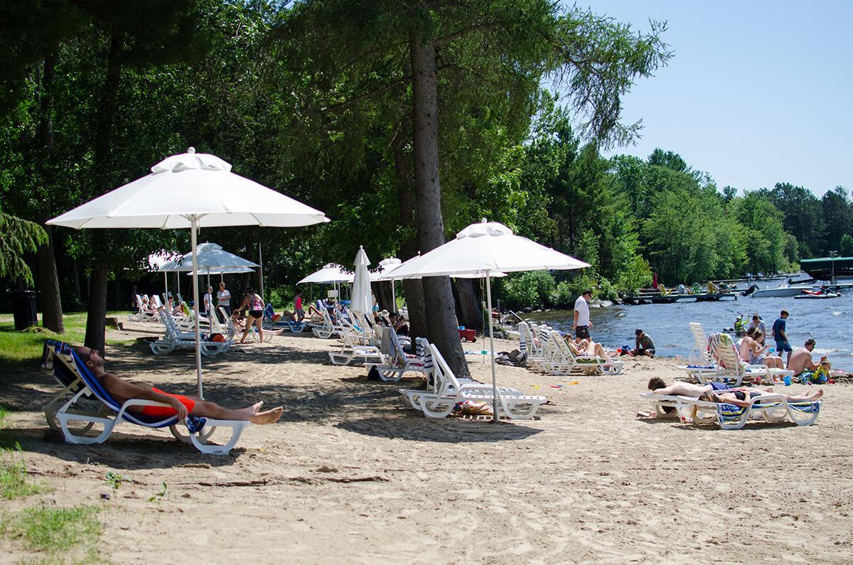 Taboo Muskoka Hotel Gravenhurst Bagian luar foto
