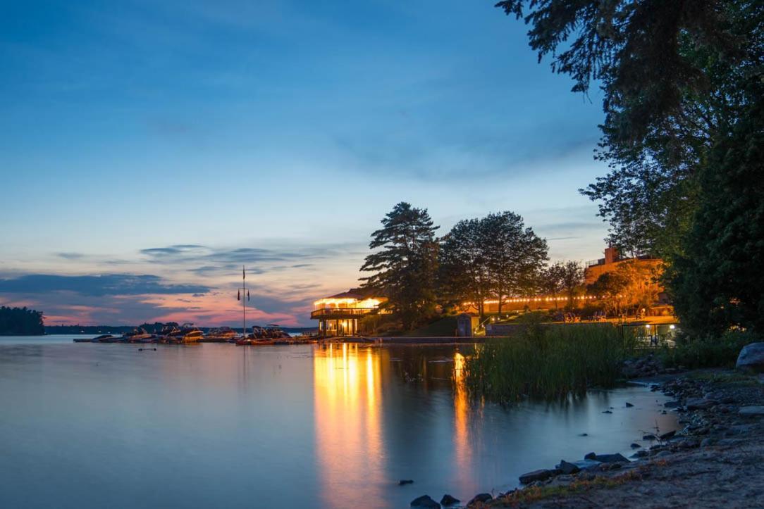 Taboo Muskoka Hotel Gravenhurst Bagian luar foto