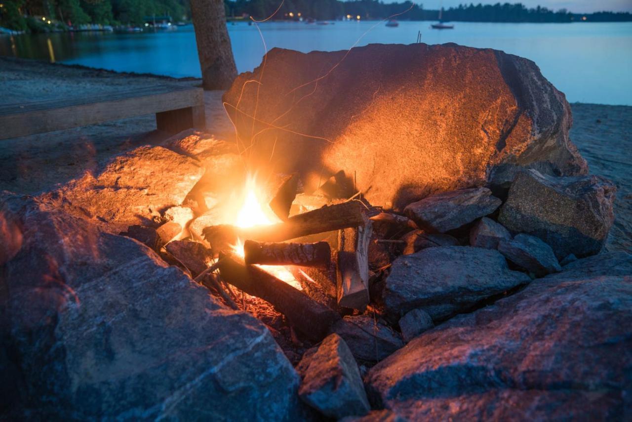 Taboo Muskoka Hotel Gravenhurst Bagian luar foto
